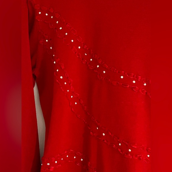 ✨2/$15✨Sz.L-Ribbon and Bling Sweater-Sport Collection - Picture 3 of 7